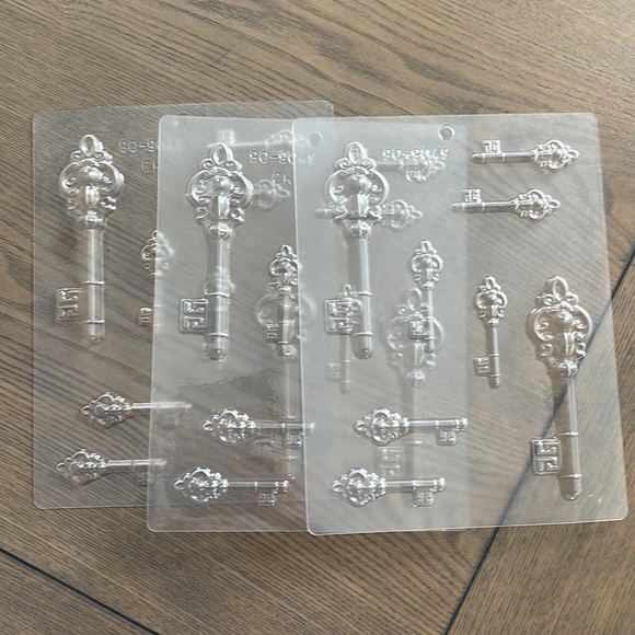 3 Chocolate Molds Skelton Keys - Picture 2 of 3